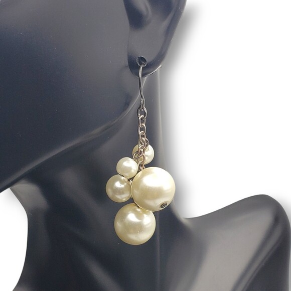 Faux Pearl Dangle Drop Cluster Gunmetal Gray Hook Earrings - Picture 1 of 6